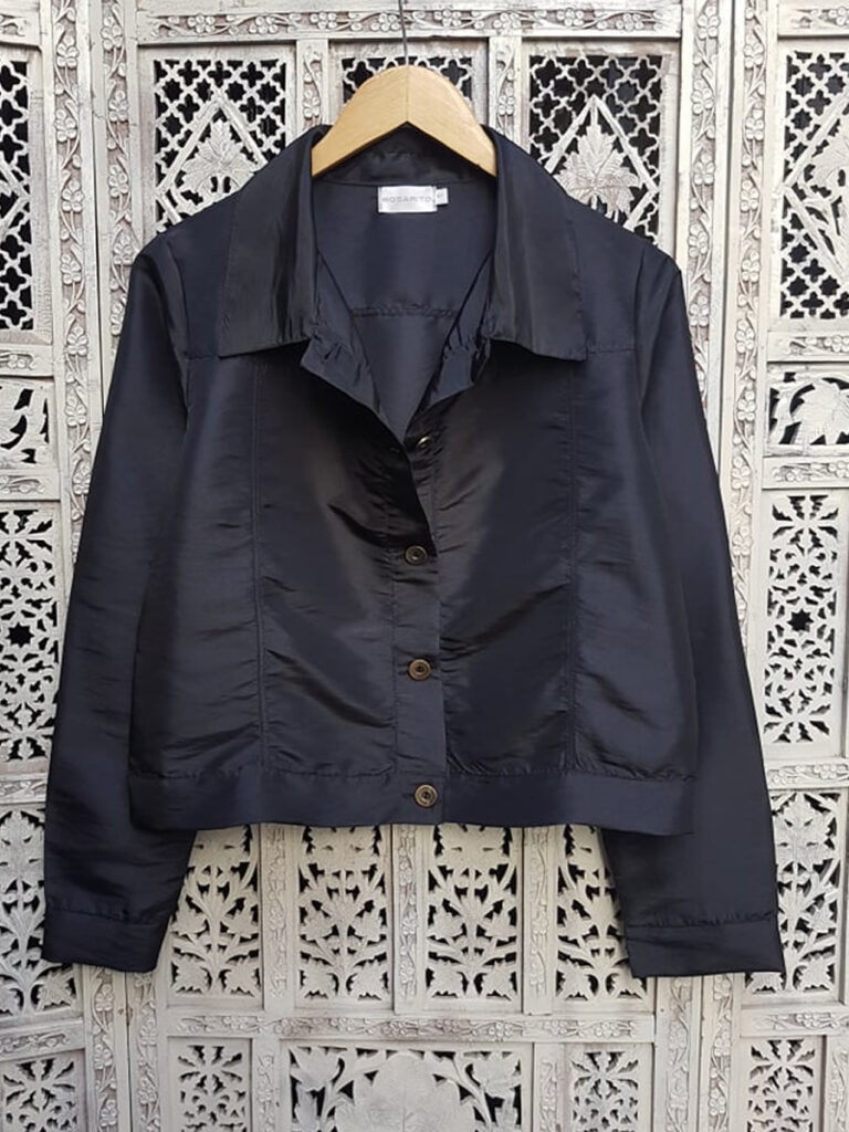 Chaqueta presentada en percha